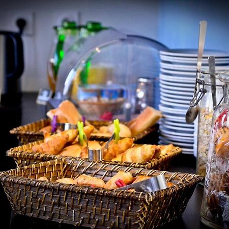 Hotel Le Comty Feurs Ngoại thất bức ảnh