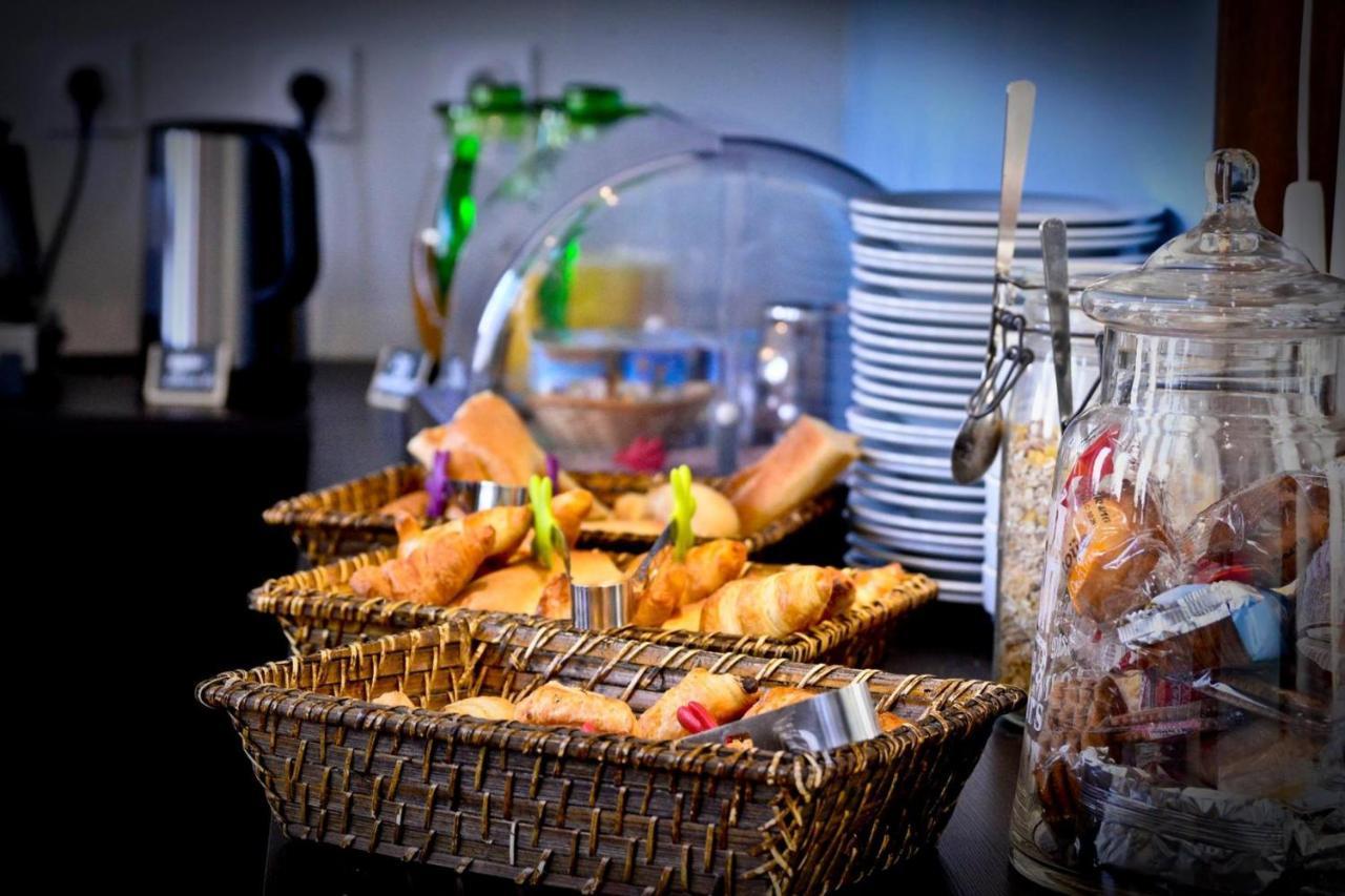 Hotel Le Comty Feurs Ngoại thất bức ảnh