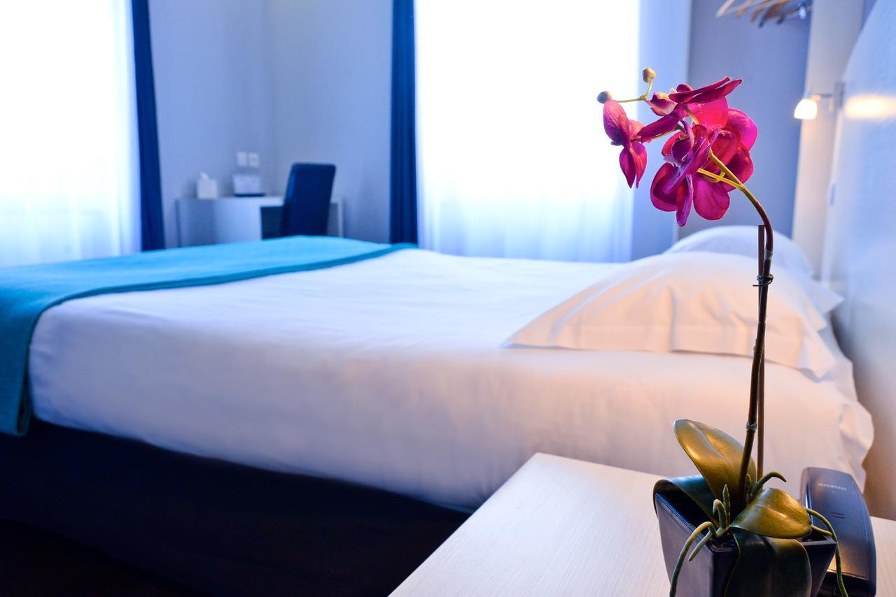 Hotel Le Comty Feurs Ngoại thất bức ảnh