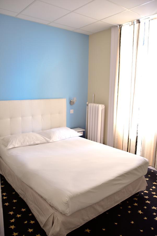 Hotel Le Comty Feurs Ngoại thất bức ảnh