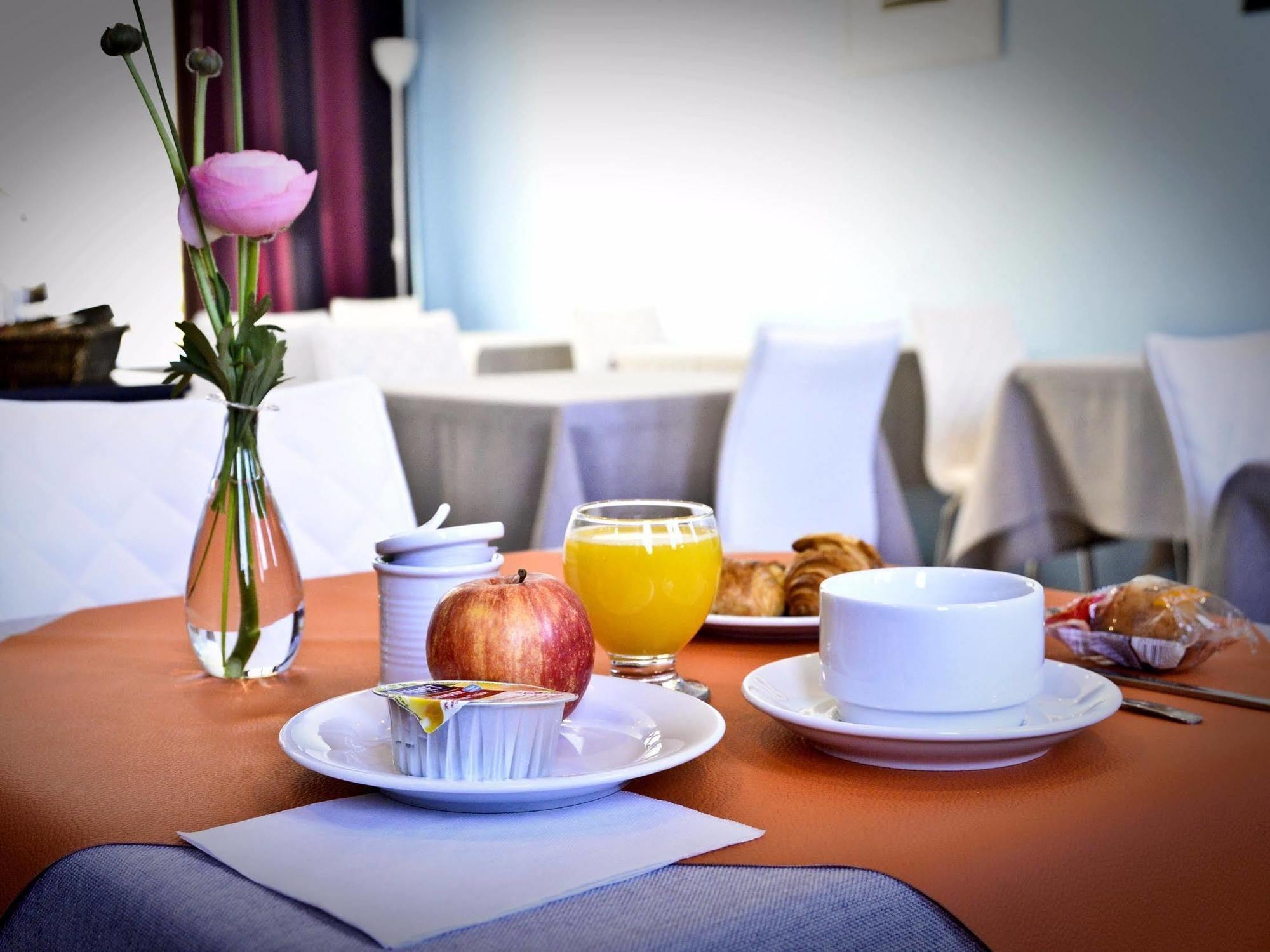 Hotel Le Comty Feurs Ngoại thất bức ảnh